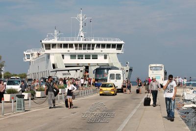 Kolik cestujících a vozidel převezly chorvatské lodní linky v roce 2016?
